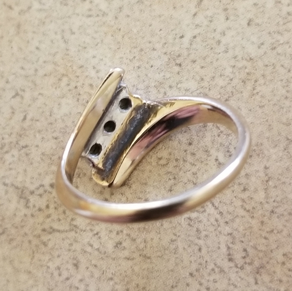 10K Gold Diamond Ring - Picture 7 of 9